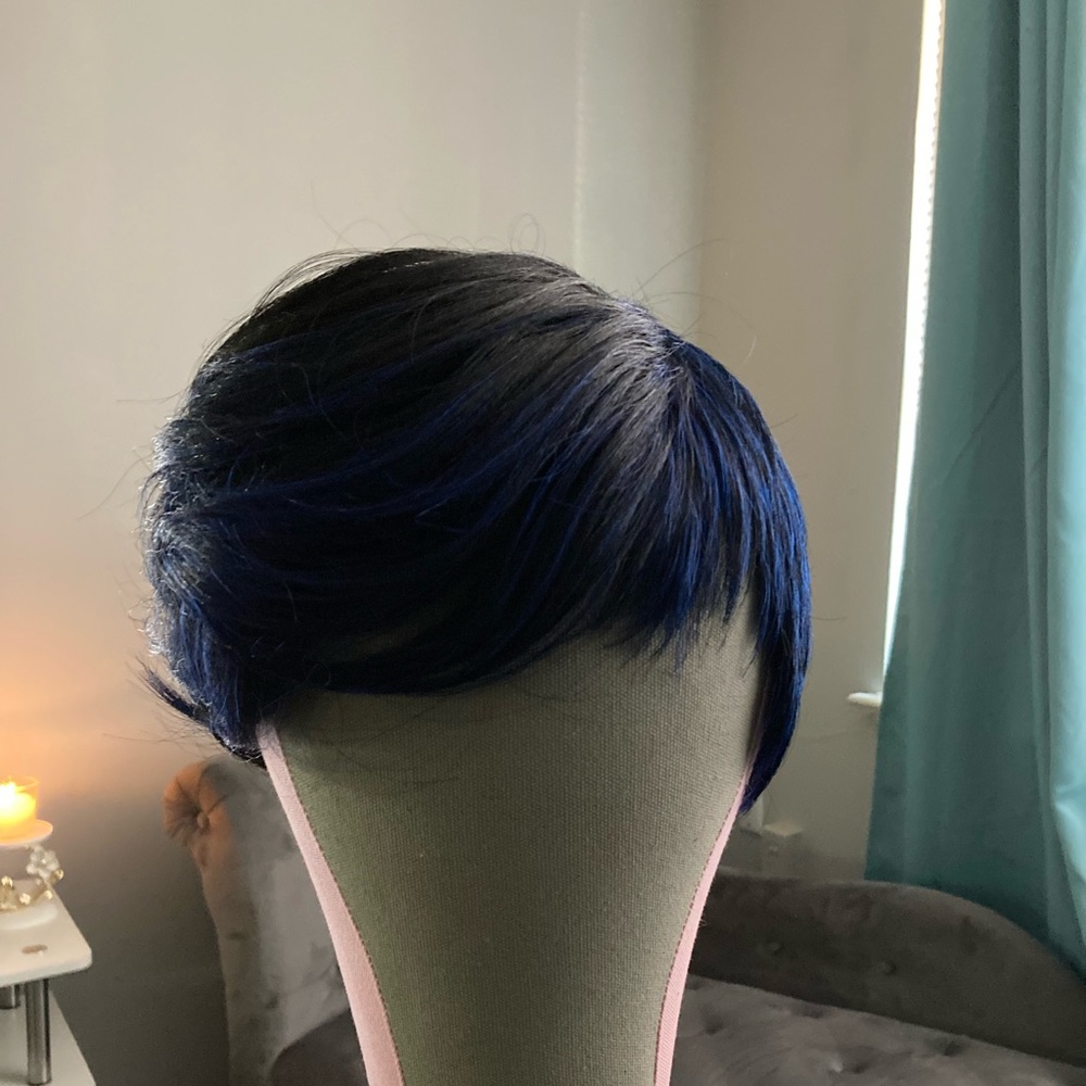 Short Feathered Wig